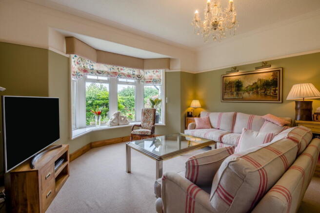 5 bed Detached for sale Image 10