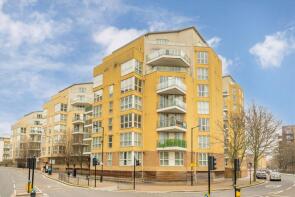 572, Giverny House, Water Gardens Square, London SE16 6RL