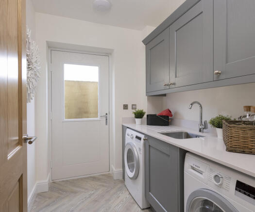 5 bed Detached for sale Image 7