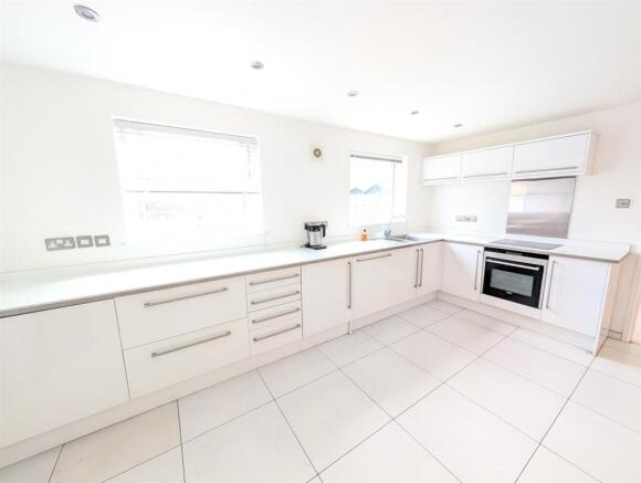 Breakfast Kitchen b.jpg