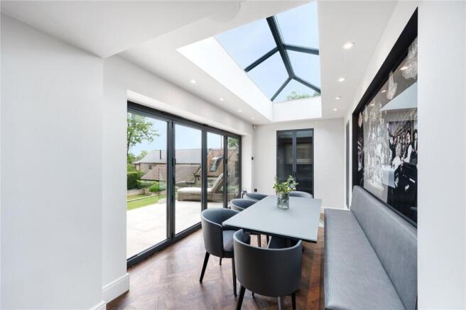 4 bed Detached for sale Image 11