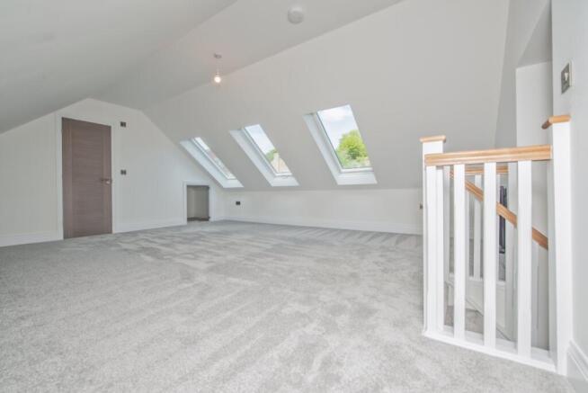 5 bed Detached for sale Image 11