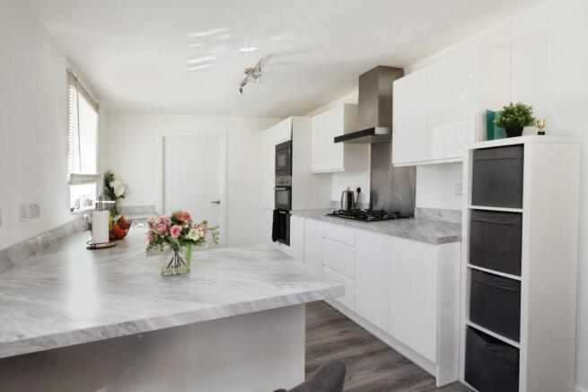 5 bed Detached for sale Image 5
