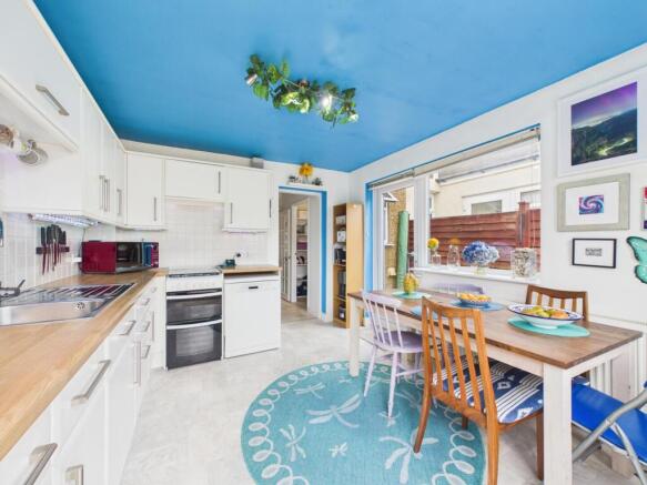 Kitchen 5.jpg