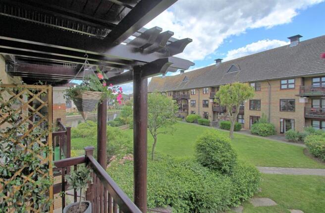 BALCONY RIVER VIEW