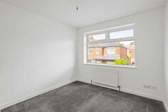 4 bed Semi-Detached to rent Image 11