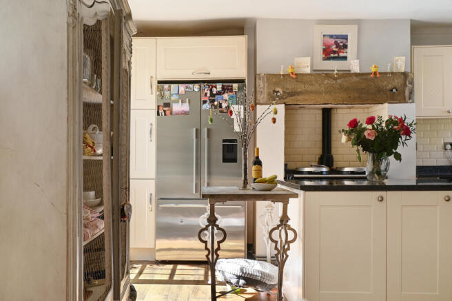 4 bed Semi-Detached for sale Image 6