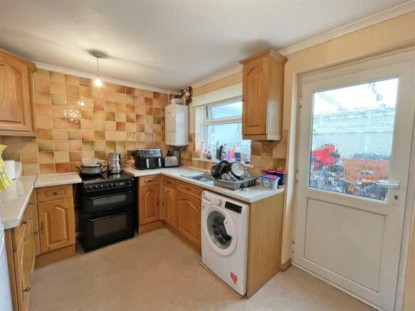Welland Gardens 11 - Kitchen.jpg