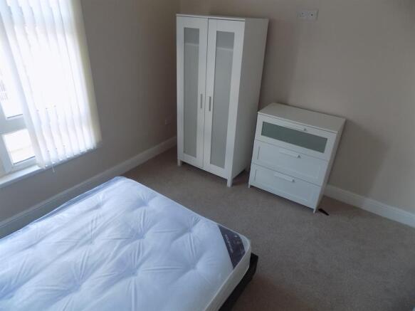 3 bed Terraced to rent Image 9