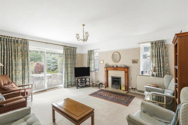 Elmcote Way - Lounge.jpg