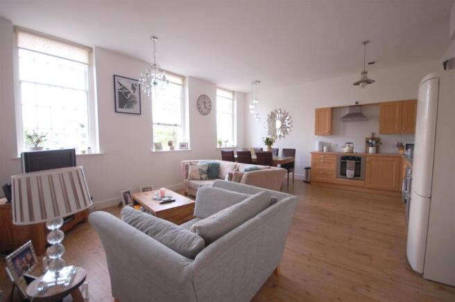 Lounge/Kitchen