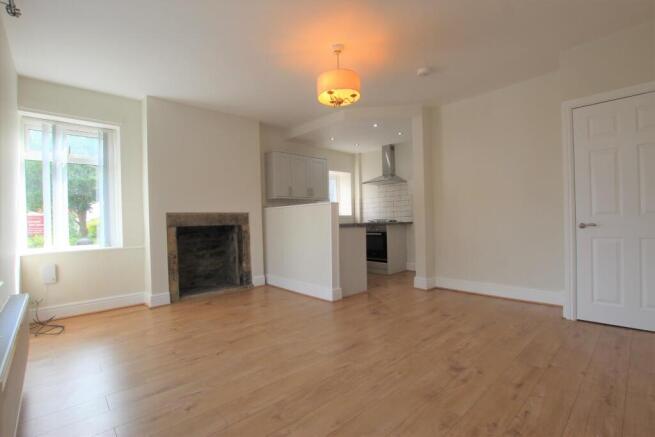 2 bed Terraced to rent Image 6