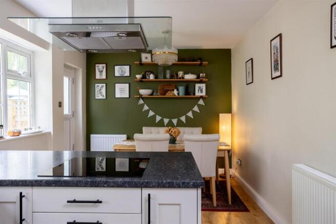 3 bed Terraced for sale Image 7