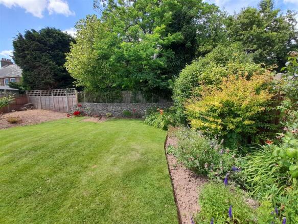 Rear garden 4.jpg
