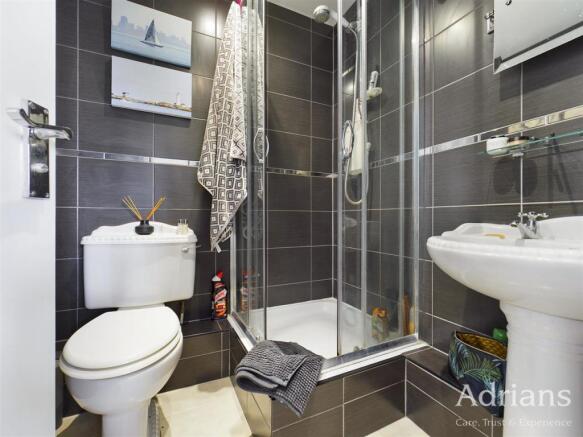 EN-SUITE SHOWER ROOM