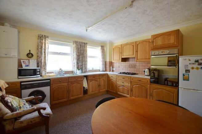 KITCHEN/DINING ROOM