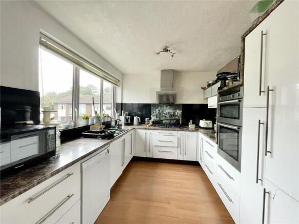 25 Mude Gardens, Christchurch, Dorset, BH23 4AR photo 4