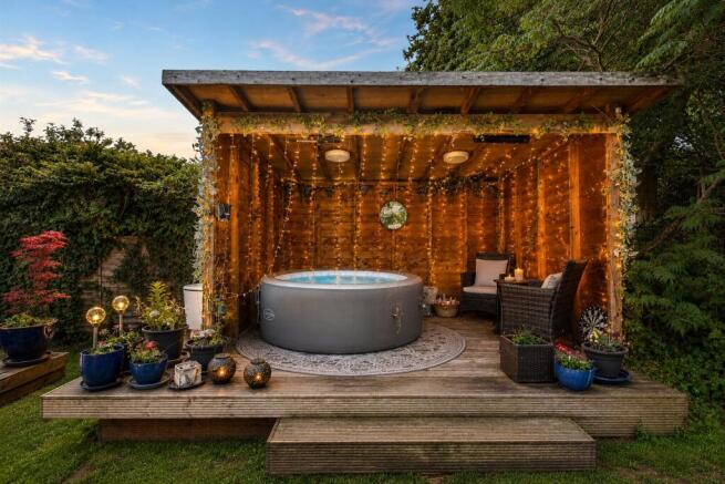 Outbuilding/Hotub