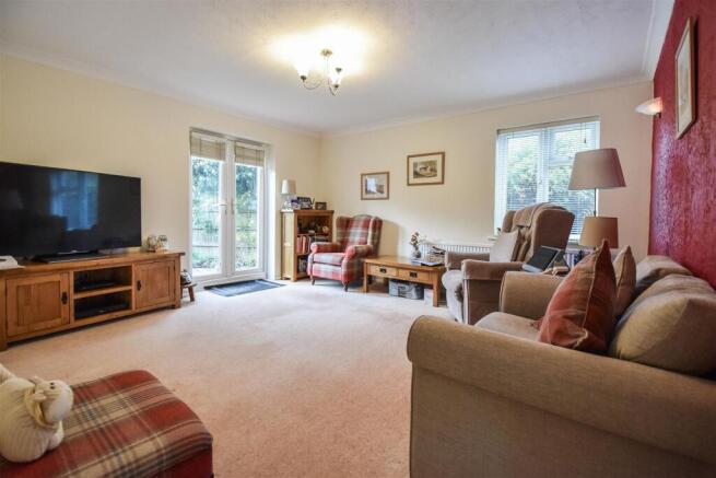 6, Moorescroft, Kelvedon Hatch, Brentwood photo 2