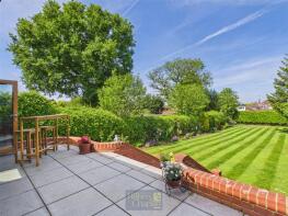 22, Holmwood Avenue, Brentwood CM15 8QS
