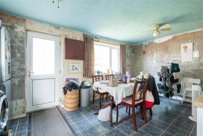 Kitchen & Dining