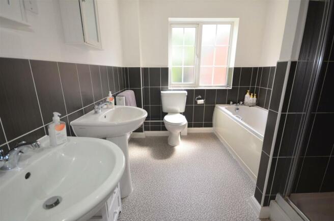 En-Suite Bathroom