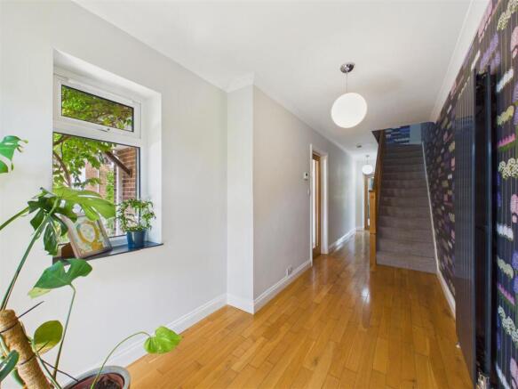 4 bed Detached for sale Image 6