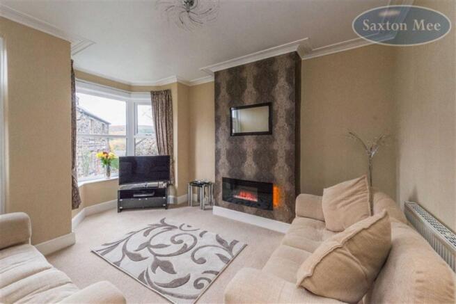 WELL PROPORTIONED LOUNGE