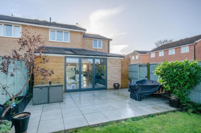 Rear garden pic 2.jpg