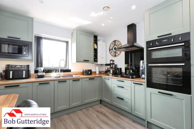 FITTED KITCHEN / BREAKFAST ROOM