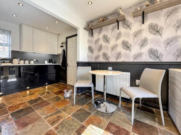 4 bed Detached for sale Image 11