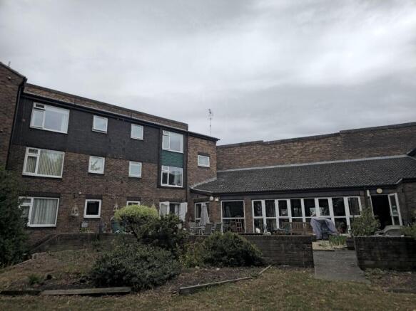 1 bed Ground Flat to rent Image 9