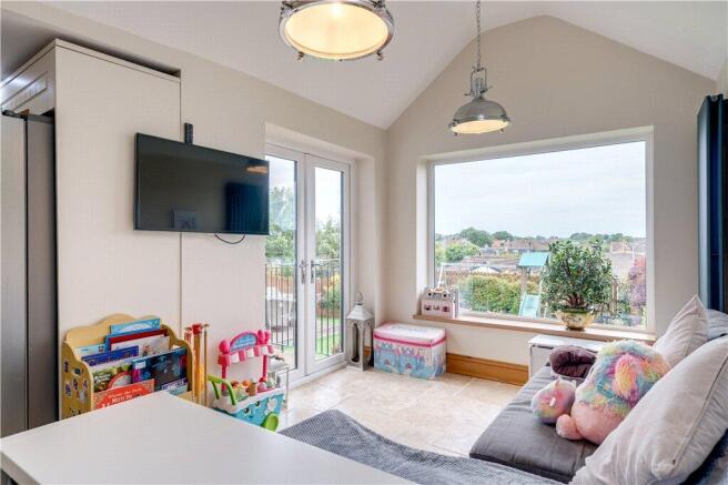 4 bed Semi-Detached for sale Image 8