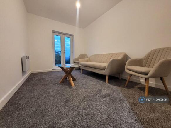3 bed Semi-Detached to rent Image 7