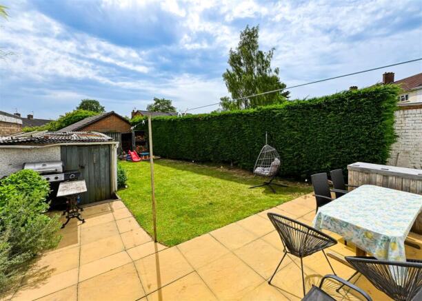 13 Deansfield Close-2.jpg
