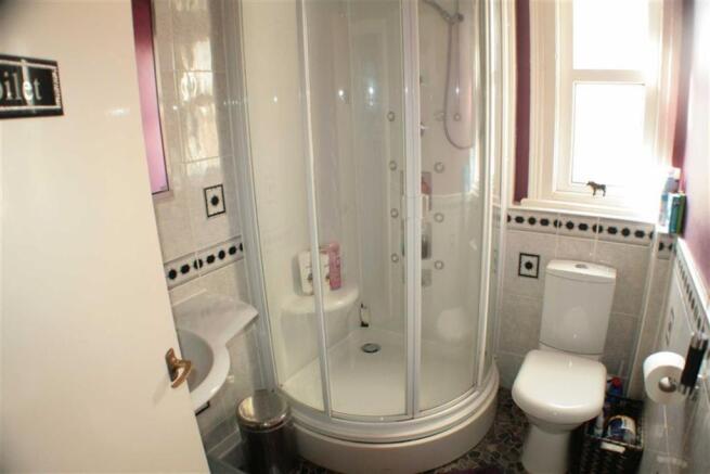 SHOWER ROOM: