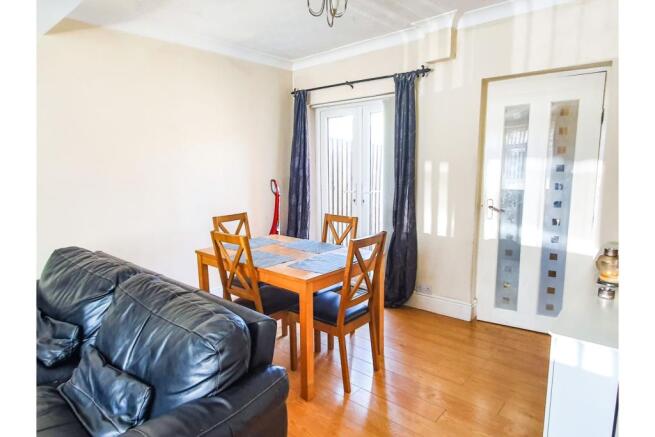 Lounge/Dining Room