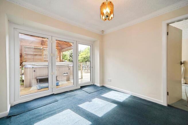 4 bed Detached for sale Image 7