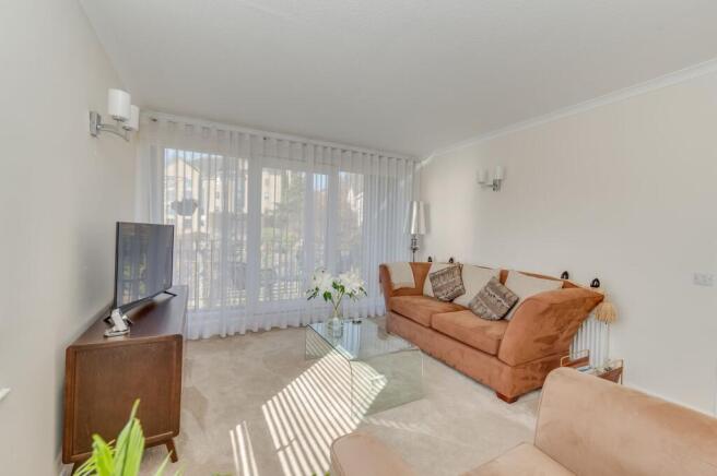 3 bed Apartment for sale Image 9
