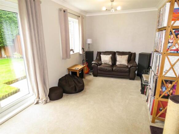 OPEN PLAN LOUNGE / FAMILY AREA