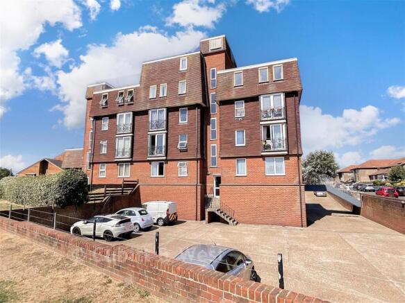 1-bed flat on Balcombe Road, Peacehaven, East Sussex, £125,000