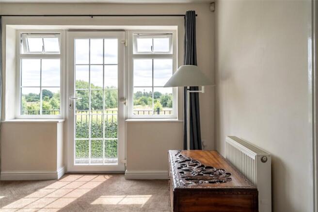 5 bed Detached for sale Image 9