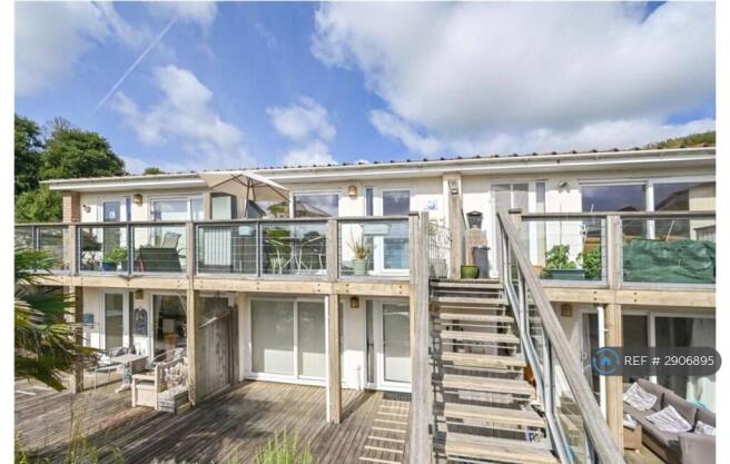 Smart Upper Floor Seaside Apartment