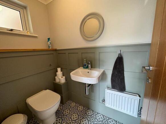 Guest cloakroom/WC
