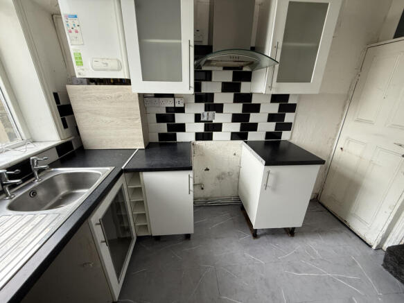 2 bed Terraced to rent Image 7
