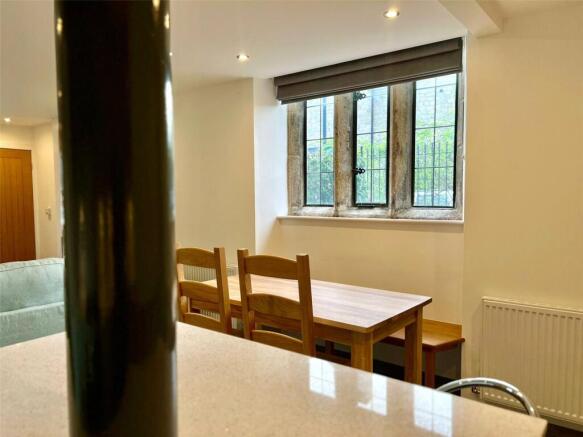 2 bed Flat to rent Image 8