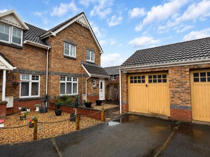 Stryd Hywel Harris, Ystrad Mynach, CF82