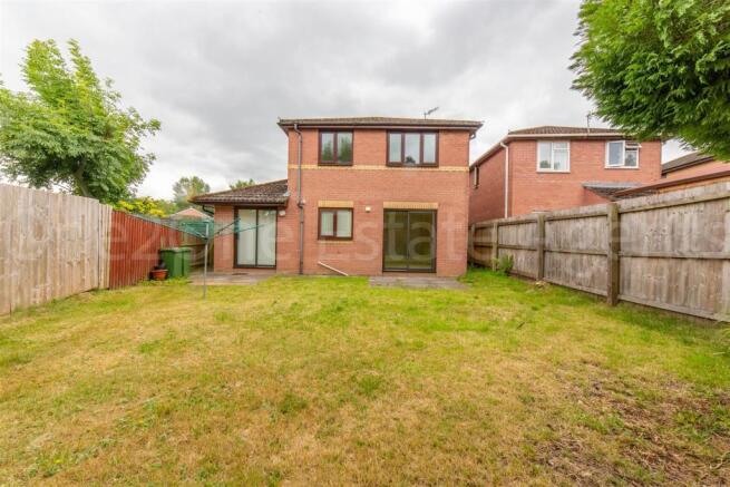 14 Gifford Close-24.jpg
