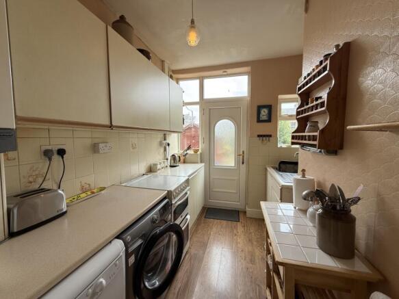 3 bed Semi-Detached for sale Image 8