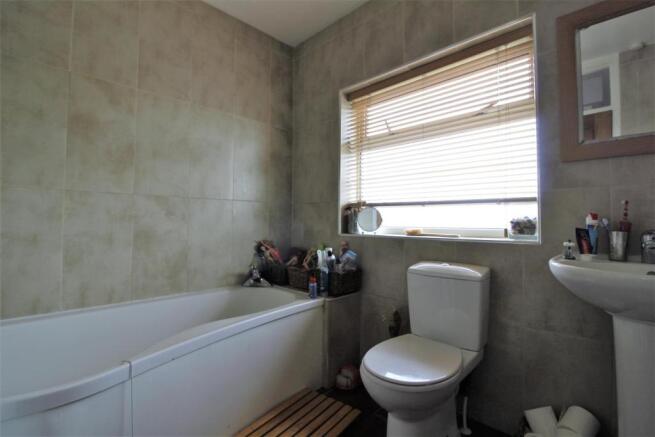 Bathroom (2).jpg